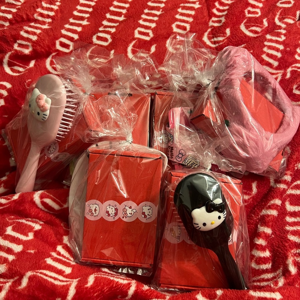 Hello kitty bracelet box